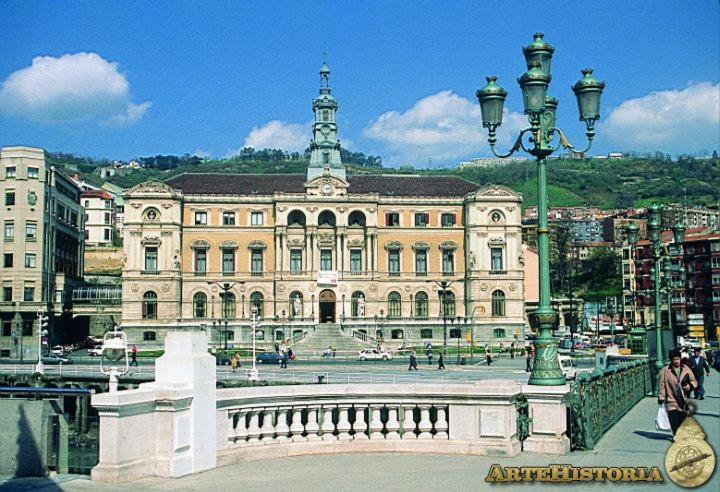 Lux Cityhall + Parking Bilbao Exterior foto